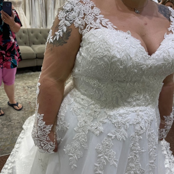 Brand new wedding dress - Picture 6 of 6